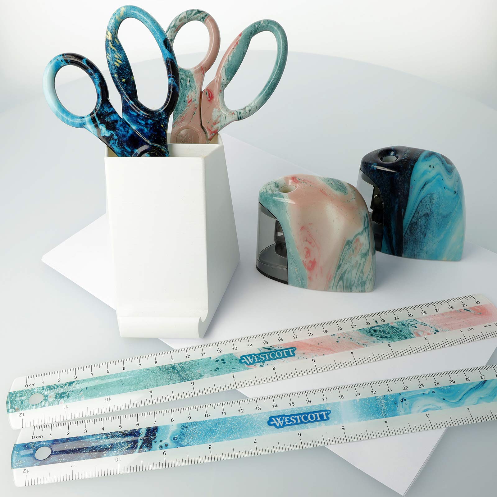 青いプラスチックハンドルのはさみ 青いプラスチックハンドルのはさみ